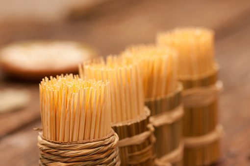 第一把牙刷的发明者是谁?古代人是怎么刷牙的? 第一把牙刷的发明者是谁?古代人是怎么刷牙的?