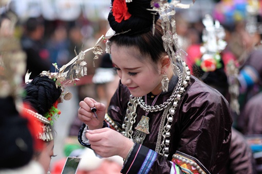 多声部、无指挥、无伴奏的自然合声是哪项民间合唱形式,什么是一种多声部无指挥无伴奏的民间合唱