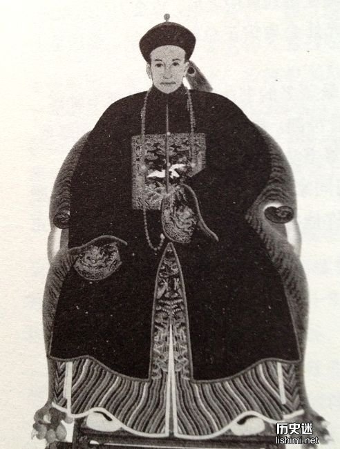 和珅当年有多少家产,和珅到底有多少资产