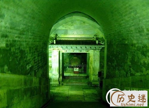 太后慈禧出土的恐怖景象,当年的风光已经不再,死后不过是一堆黄土。