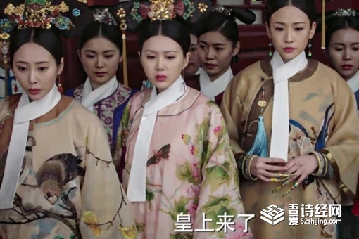 清朝嫔妃衣脖子上的白布条叫什么 有什么作用