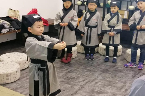 双手握拳又称为什么