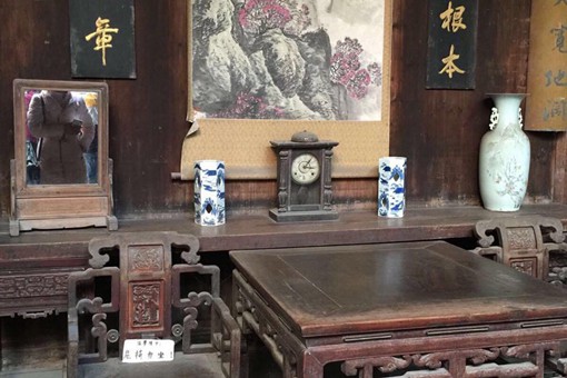 东瓶西镜什么意思 东瓶西镜的寓意和象征意义