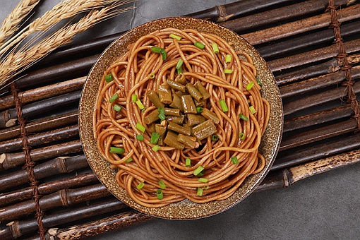 热干面是谁发明的 是这个李包还是蔡明伟