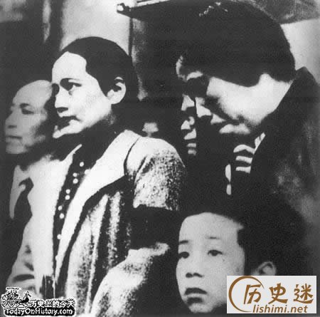 鲁迅在上海病逝（TodayOnHistory.com）