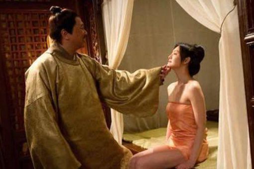 古代男主与小妾行房为何正妻要在一旁,古代男主与小妾行房为何正妻要在一旁看