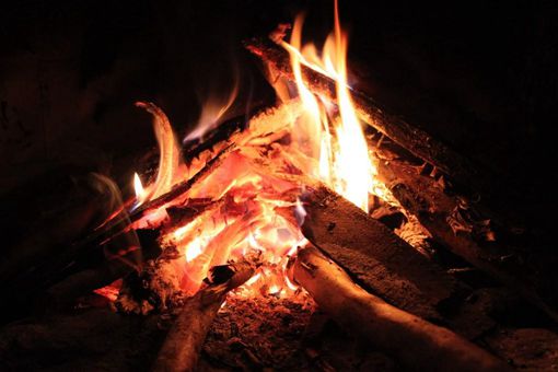 火柴是什么时候发明的 火柴是什么材料做的 火柴是什么时候发明的 火柴是什么材料做的