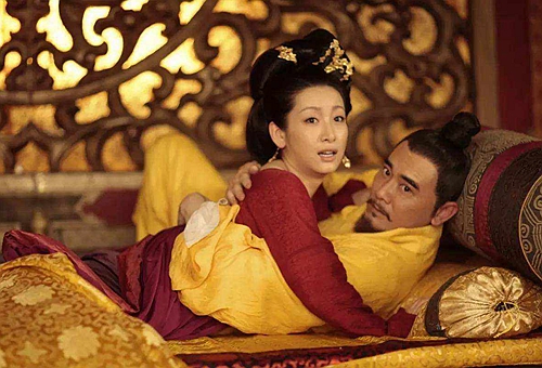 揭秘古代妃子侍寝的过程,这妃子都是太监脱光光的啊 揭秘古代妃子侍寝的过程,这妃子都是太监脱光光的啊