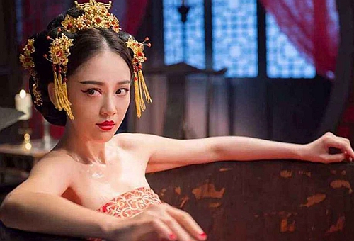 揭秘古代妃子侍寝的过程,这妃子都是太监脱光光的啊 揭秘古代妃子侍寝的过程,这妃子都是太监脱光光的啊