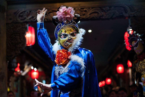 川剧中的变脸和喷火的绝活是如何做到的? 川剧中的变脸和喷火的绝活是如何做到的?