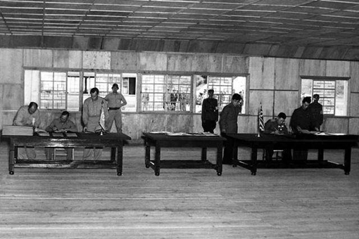 《朝鲜停战协定》签订,朝鲜战争结束 《朝鲜停战协定》签订,朝鲜战争结束