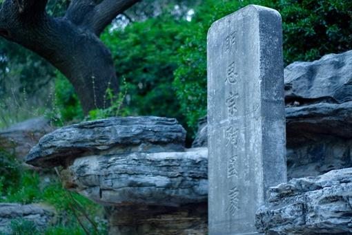 明朝崇祯皇帝吊死在什么山 崇祯自尽在景山的哪里