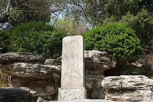 明朝崇祯皇帝吊死在什么山 崇祯自尽在景山的哪里