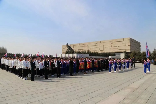 长春石碑岭里面埋葬的是谁?