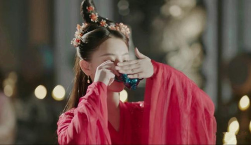 古人为什么要用袖子挡着喝酒,古人喝酒为何要用袖子挡住